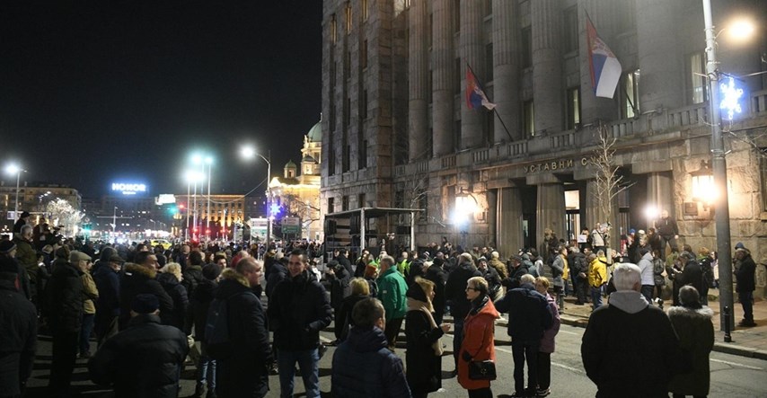 Prosvjed pred ustavnim sudom u Beogradu. Srpska oporba traži poništenje izbora