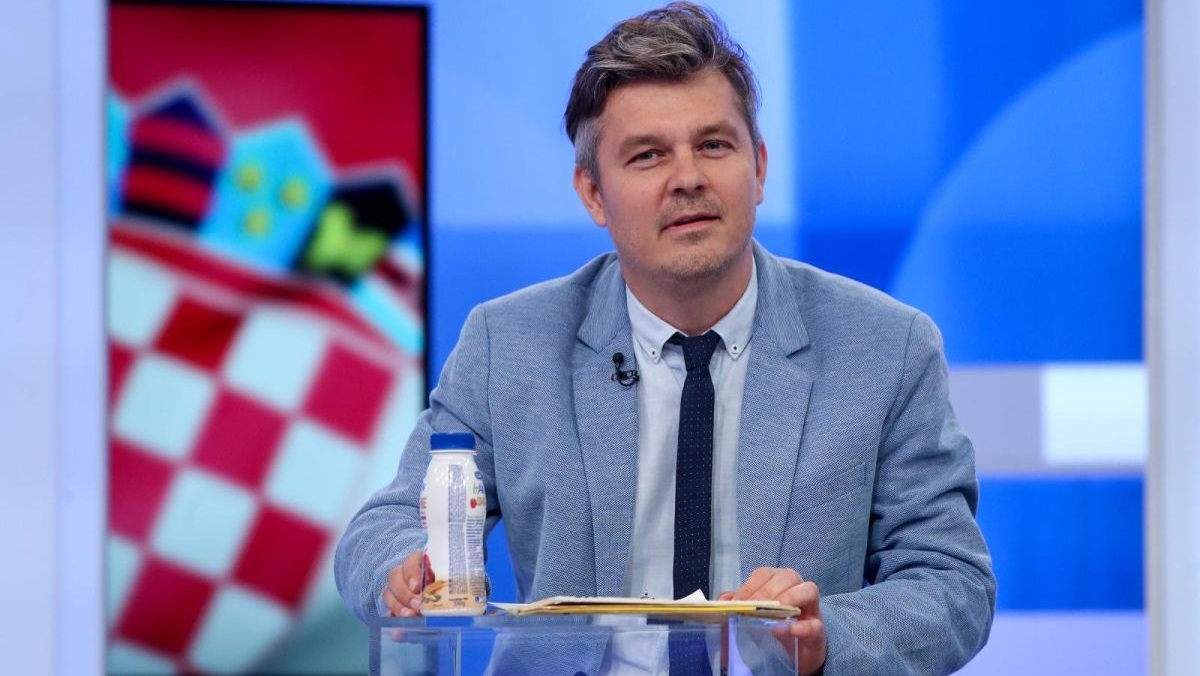 Juričan brutalno istrolao Kolindu: Jeste li vidjeli što je imao kod sebe?