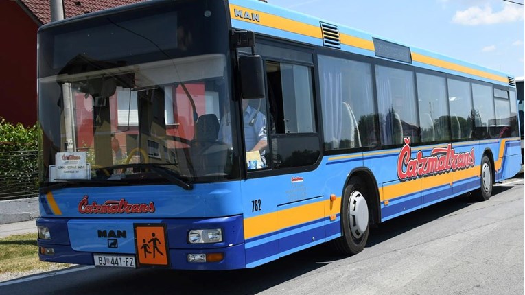 Autobusni prijevoznici traže isplatu naknade, nemaju posla zbog online nastave