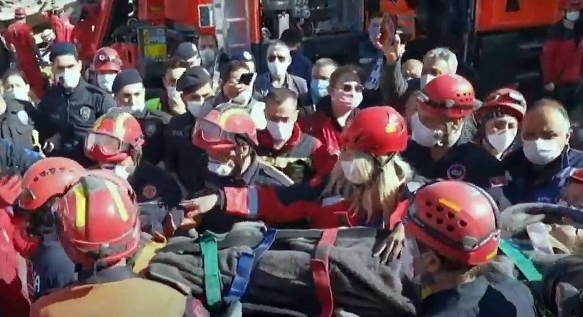 Ispod ruševina u Turskoj izvučena majka i njezino troje djece, pogledajte snimku