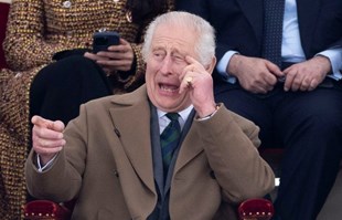 Kralj Charles snimljen kako briše suze od smijeha, prizor razveselio fanove