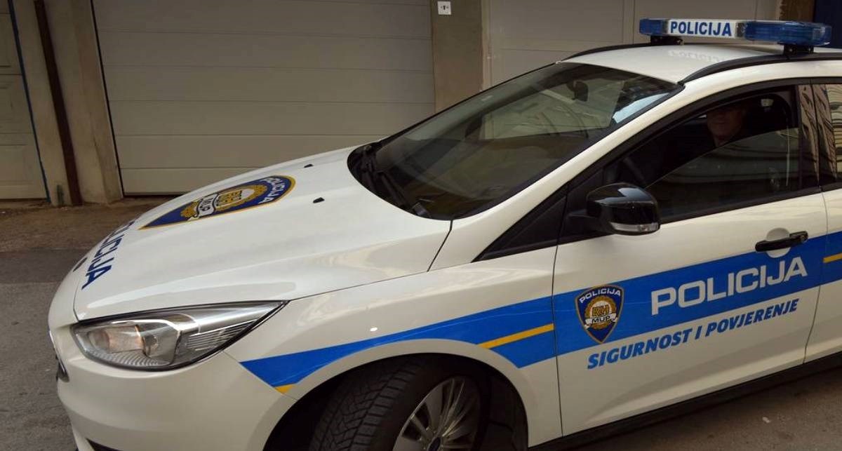 Zadranin (68) prodao dva ilegalna pištolja za 10.000 kuna. Policija ga uhvatila