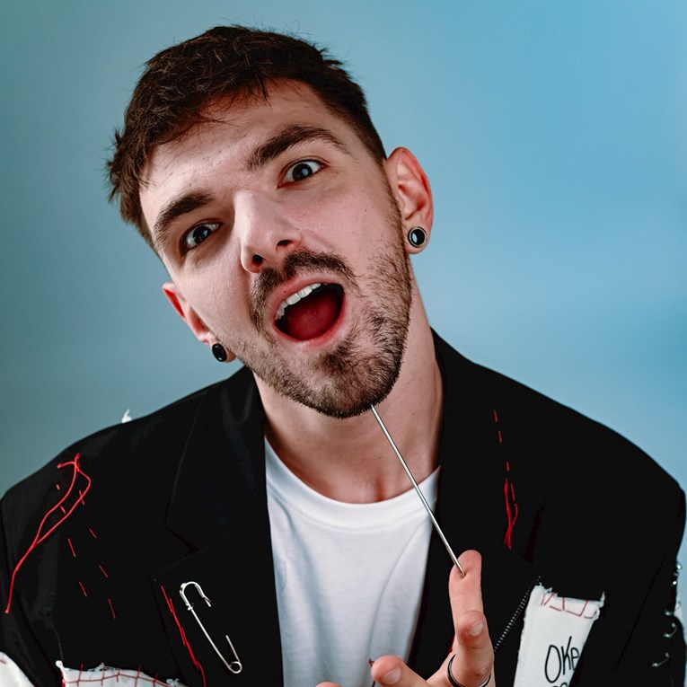 Gustavo Stitch kaže da svojom glazbom "šiva rane". Poslušajte njegovu novu pjesmu