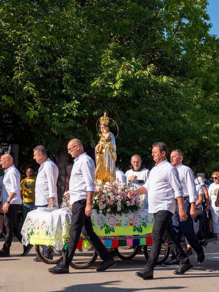 Vrhbosanski nadbiskup predvodio misu u Bosanskoj Posavini