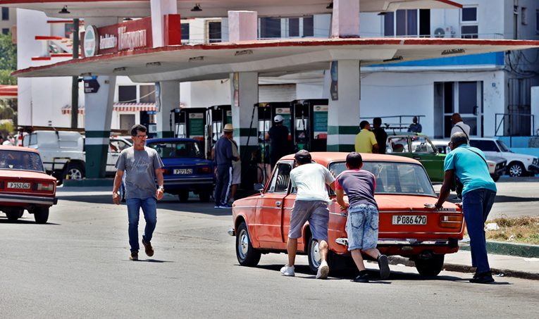 Kubanci mjesecima čekaju na termin za točenje goriva