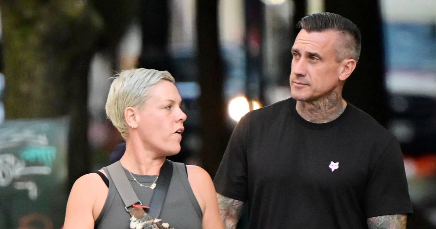 Priča se da se Pink razvodi od supruga Careyja Harta, oglasila se pjevačica