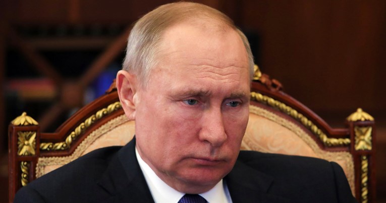 Putin zbog pandemije travanj proglasio neradnim  