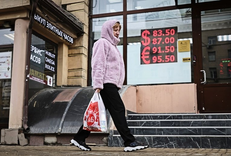 Bloomberg: Ruski rubalj zabilježio najveći rast među svjetskim valutama