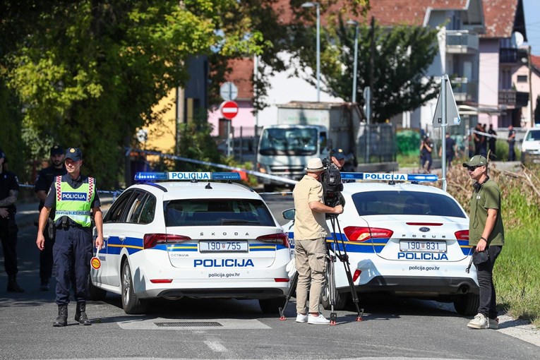 U Zagrebu poginula curica (9): Izlazila iz busa, naletio kamion. Oglasio se Božinović
