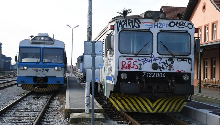 U Split stigao prvi HŽ-ov vlak iz Osijeka. Trebao putovati 13 sati, kasnio 83 minute