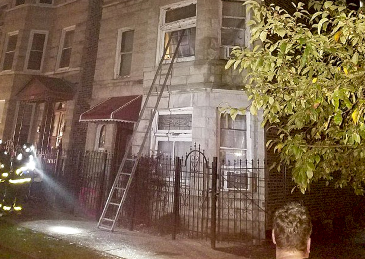 Dvoje odraslih i šestero djece poginuli u požaru kuće u Chicagu