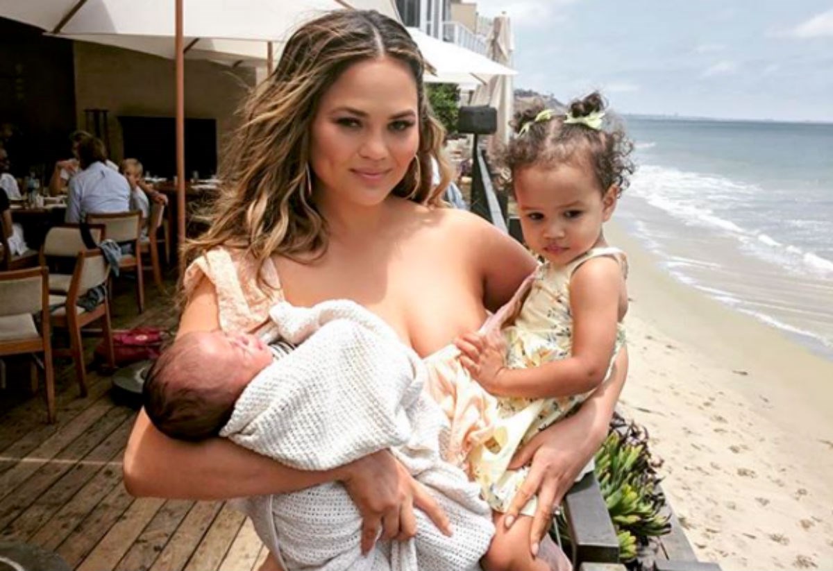 Chrissy Teigen uzvratila trolu koji ju je prozvao zbog kćerine kose