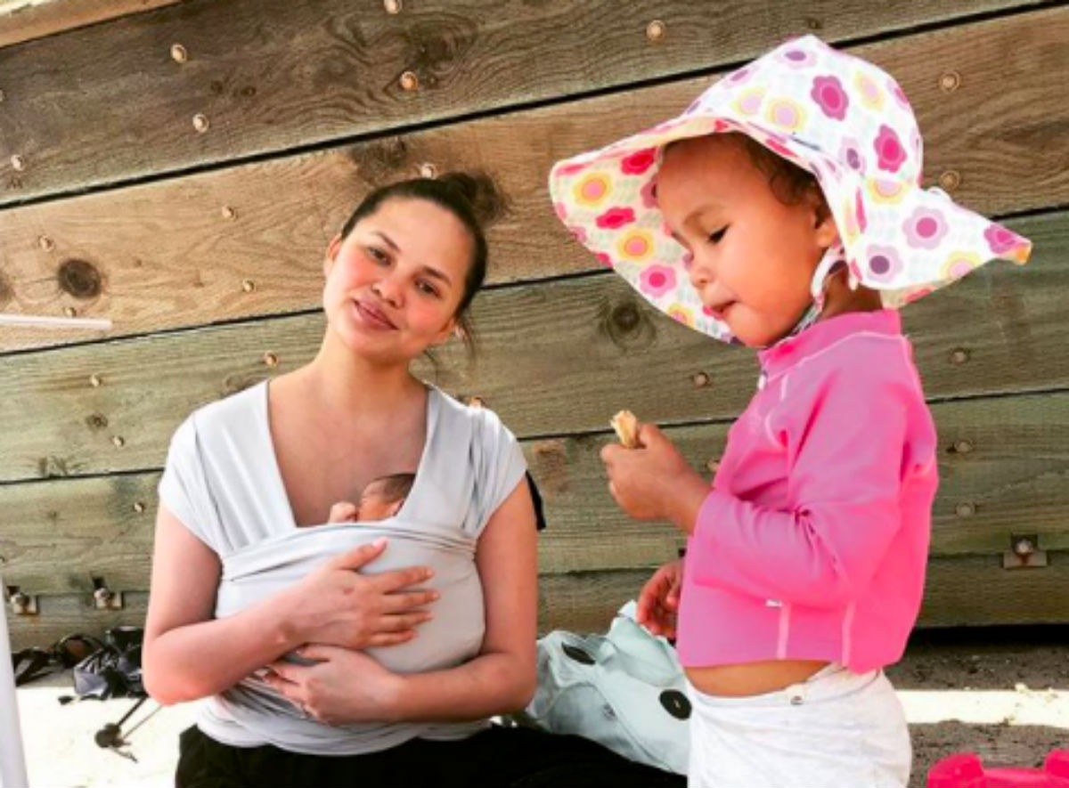 Chrissy Teigen objavila je video o problemu koji je dobro poznat gotovo svim mamama