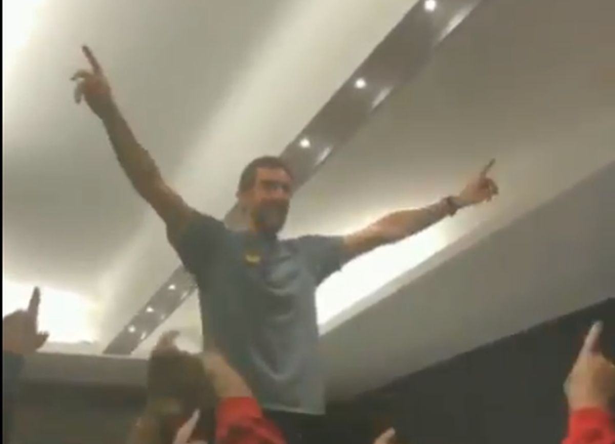 VIDEO Čilić kakvog nikad niste vidjeli: Pjevao na stolu i predvodio navijanje