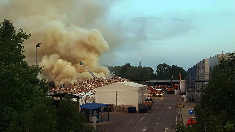 Veliki požar u CIOS-u, mobilizirani svi zagrebački vatrogasci: "Štitimo grad"
