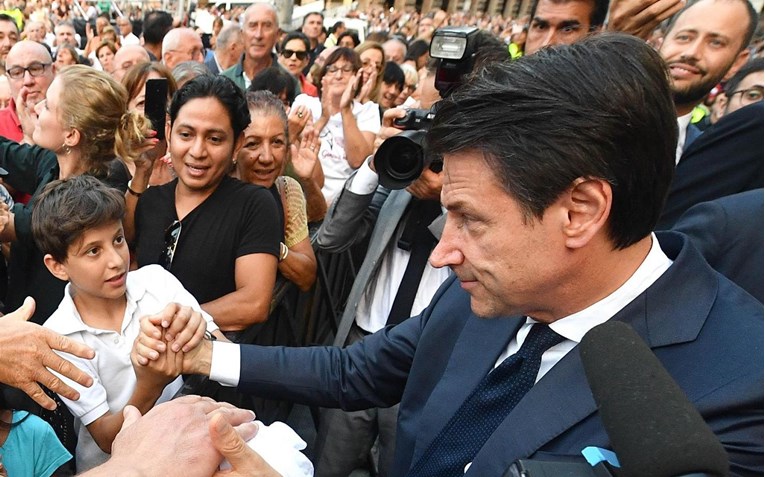 Kako je Conte od "gospodina Nitko" postao najpopularniji političar Italije