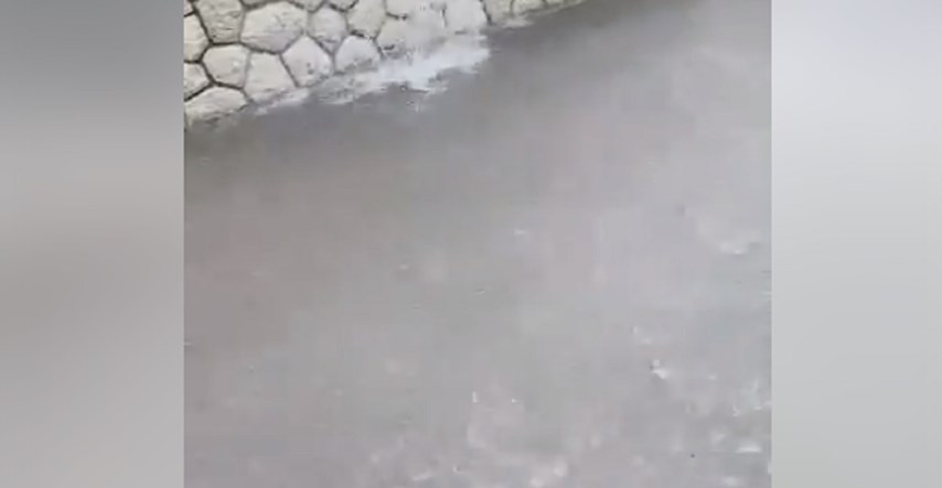 Kiša potopila Crikvenicu, vodene bujice slijevale se ulicama. Pogledajte snimku