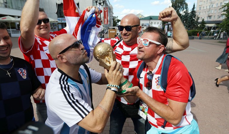 FOTO Hrvati i Argentinci zajedno čekaju veliki derbi