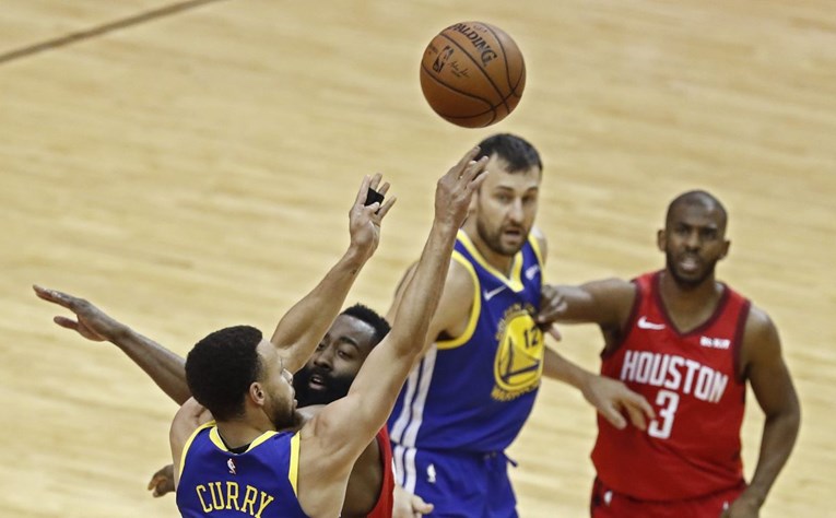 Sjajni Curry natrpao Rocketse i odveo Warriorse u finale Zapada