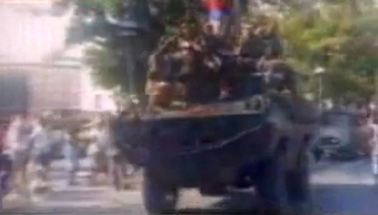 Na današnji dan krenuli su tenkovi prema Vukovaru, bacali su cvijeće na njih