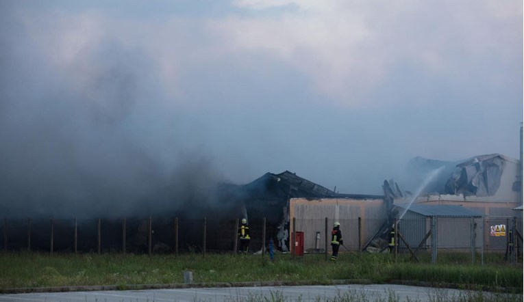 U požaru PIK-ove farme izgorjele tisuće svinja i tri velika objekta, šteta je ogromna