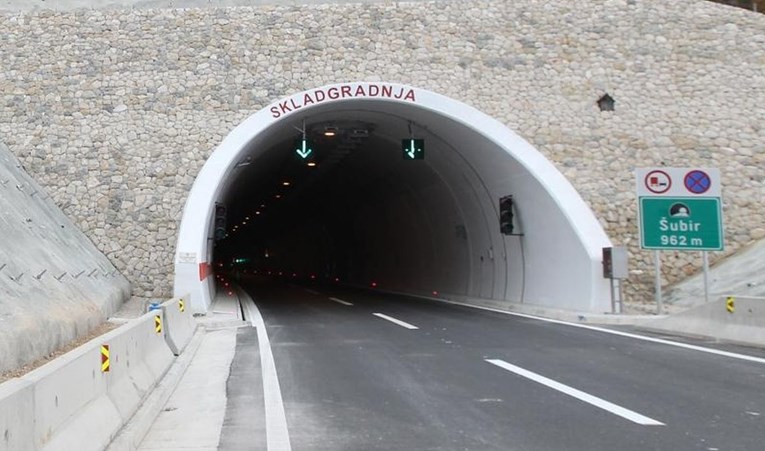 Britanac kod Metkovića kroz tunel Mercedesom jurio brzinom od 238 km/h