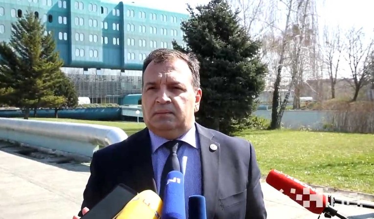 Beroš ispred KB-a Dubrava: Nije me strah