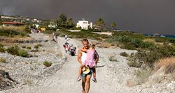 Tisuće bježe iz Grčke, gore hoteli. Vatrogasci: S ovim se još nismo suočili