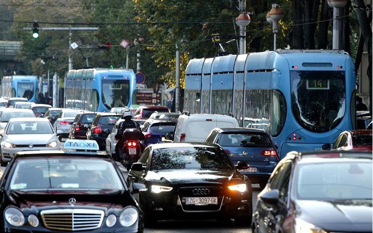 Kamion izazvao kolaps tramvajskog prometa u centru Zagreba