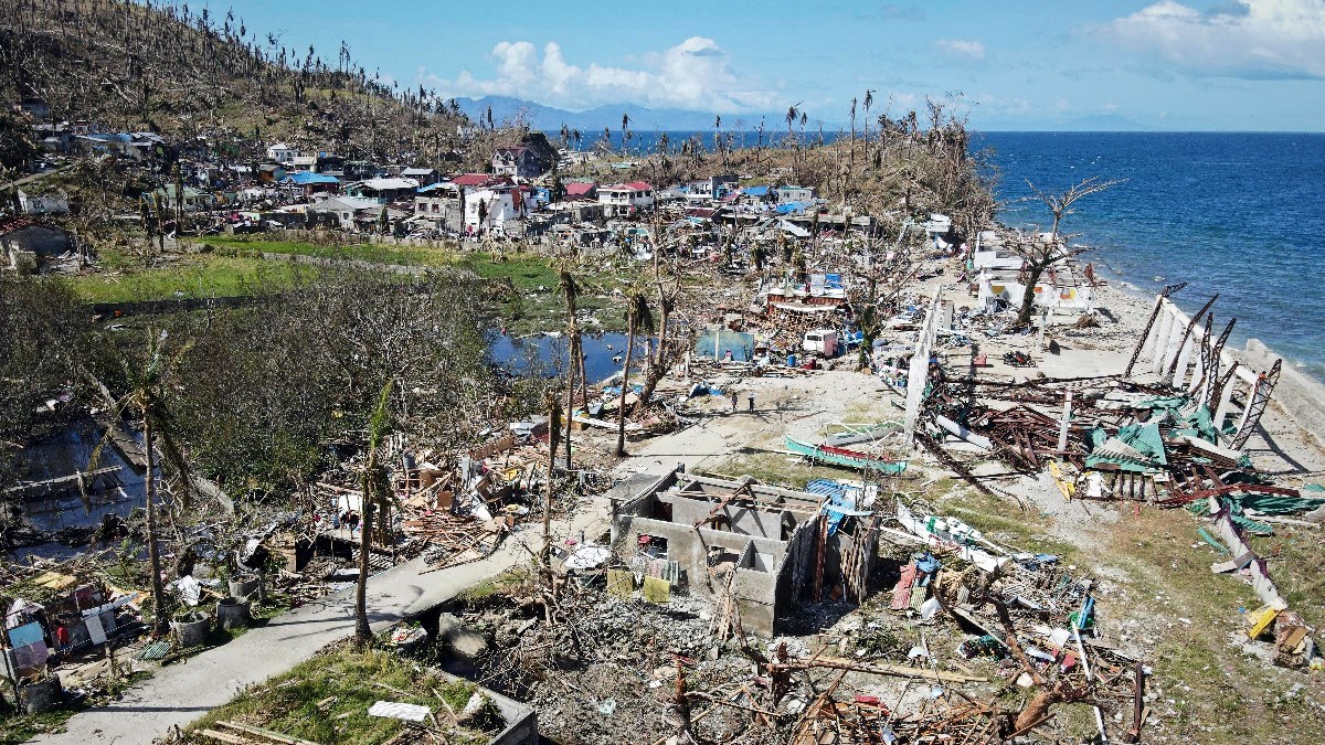 Tajfun poharao Filipine, ljudima ponestaje hrane i pitke vode