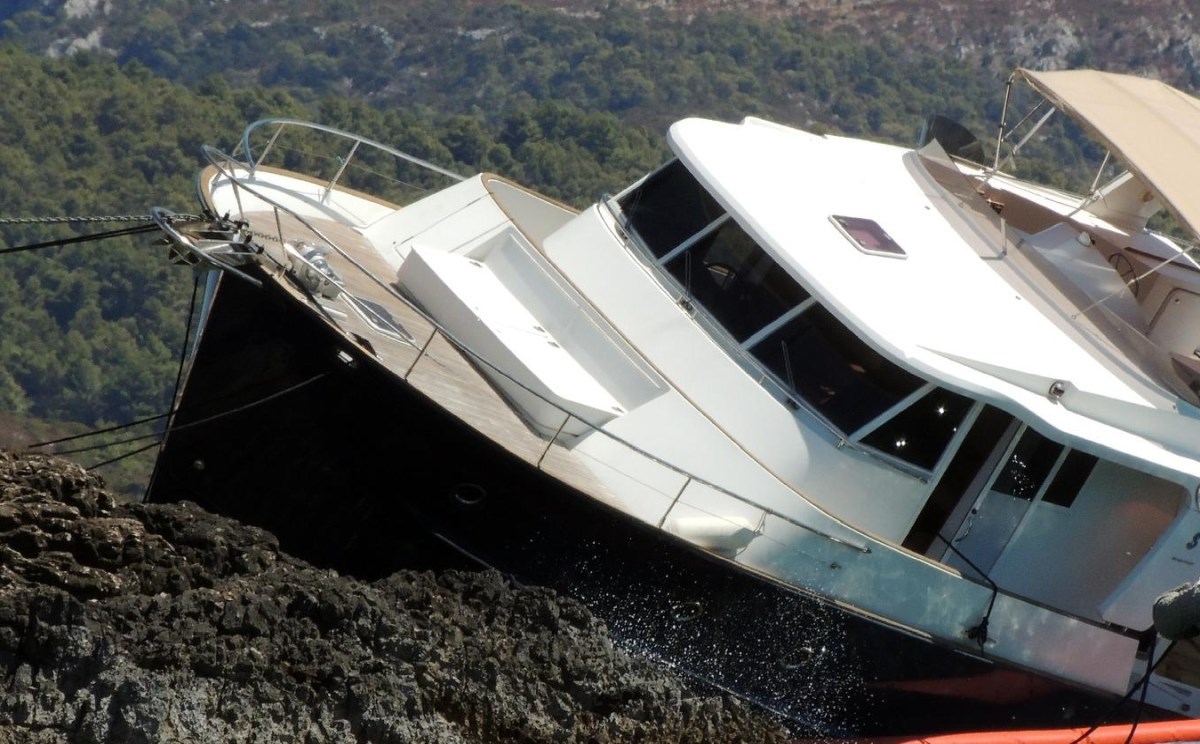 11-metarska jahta se nasukala na Krku. Vlasnik je bogataš osuđen za kriminal