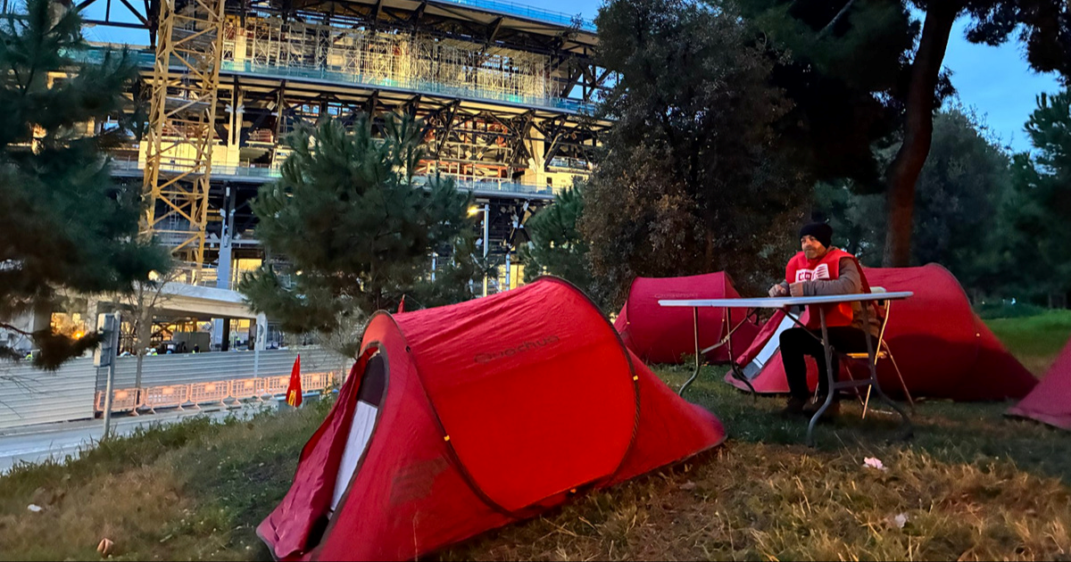 Postavljen prosvjedni kamp ispred Camp Noua
