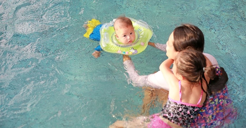 Američki stručnjaci upozoravaju: Ne koristite ovaj dodatak za bebe na moru i bazenu