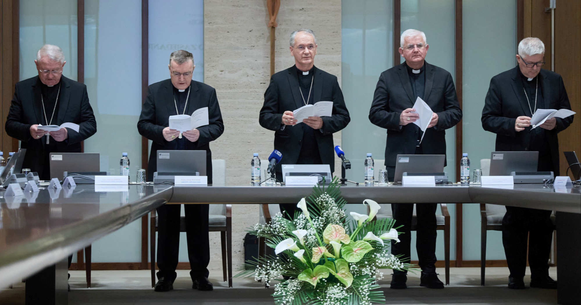 Počela biskupska konferencija. Kutleša: Zajedno s papom molimo za mir