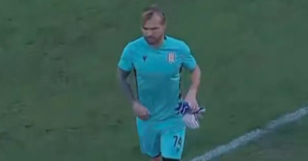 VIDEO Bizarna scena u Albaniji. Golman usred utakmice svojevoljno otišao s terena