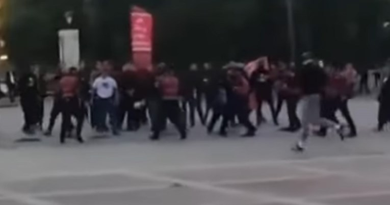 VIDEO Albanski navijači napali Poljake u Tirani pa bježali
