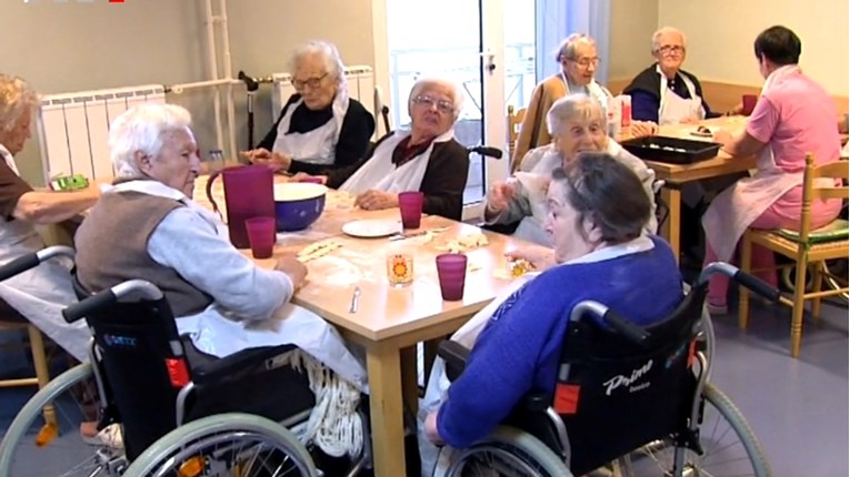 Uskoro 1800 novih mjesta u domovima za starije. Pitanje je tko će u njima raditi