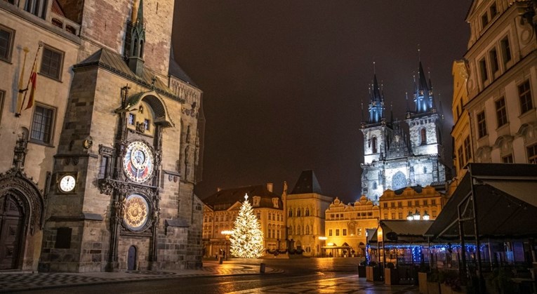 Češka od nedjelje zatvara trgovine, uslužne djelatnosti i uvodi stroži policijski sat