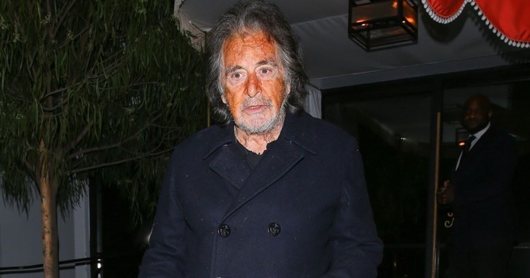 Al Pacino snimljen u izlasku, ljudi se pitaju što mu je s licem: "Glumi Trumpa?"