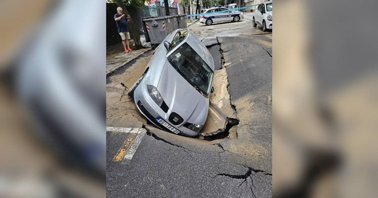 Auto propao u asfalt u Beogradu