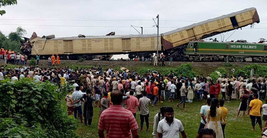 Opet željeznička nesreća u Indiji. Teretni vlak udario u putnički, najmanje 15 mrtvih