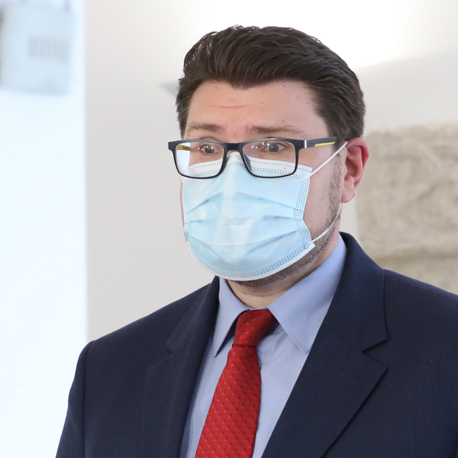 Grbin: Optužili su me da plašim javnost, a sad pacijenti po lijekove idu u Sloveniju