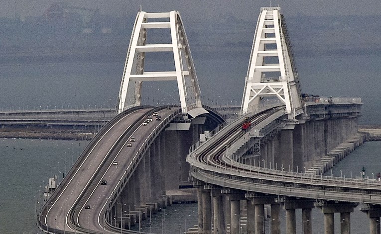 Putin naredio stroge mjere na mostu. Rusi: Vlakovi voze, već je prevezeno 6000 ljudi