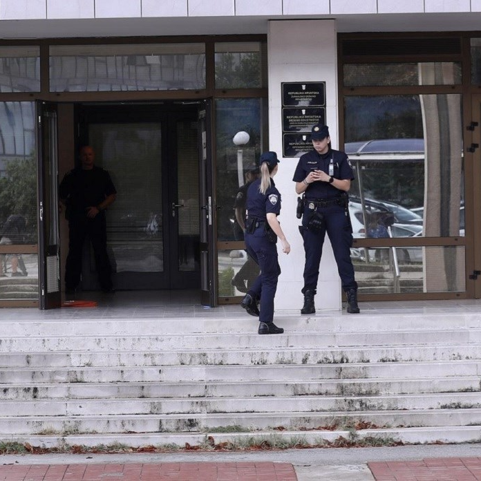 Dojave o bombama u Splitu lažne, policija traži žensku osobu