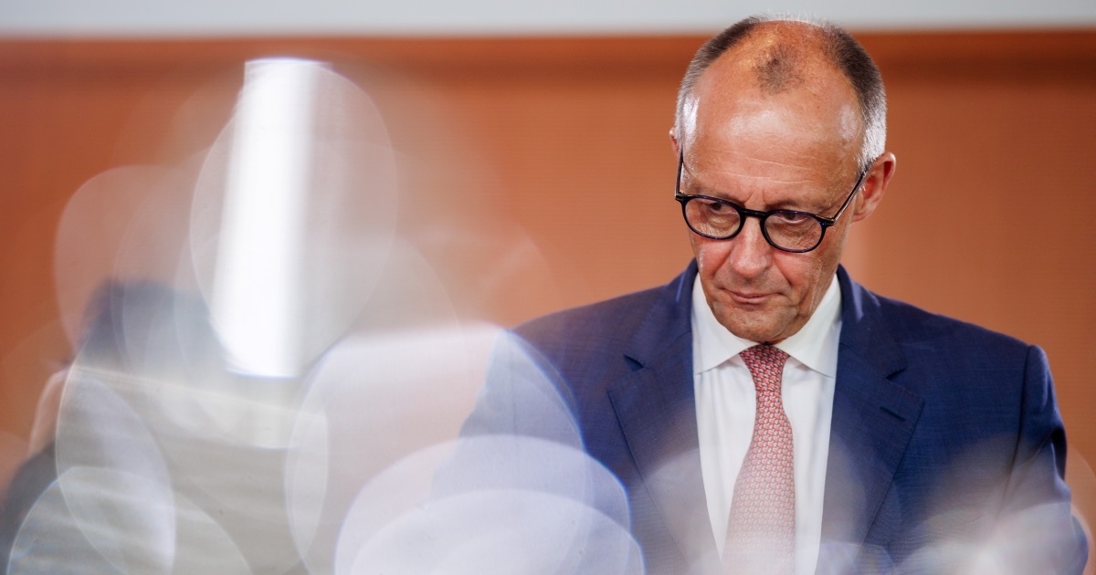 Merza kritiziraju zbog zaokreta prema Izraelu. Prekinuo godišnji i dao intervju