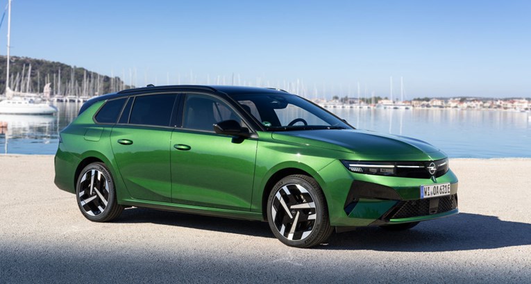 Skriveni morski psi u novoj Opel Astri: Ova neobična tradicija duga je dva desetljeća