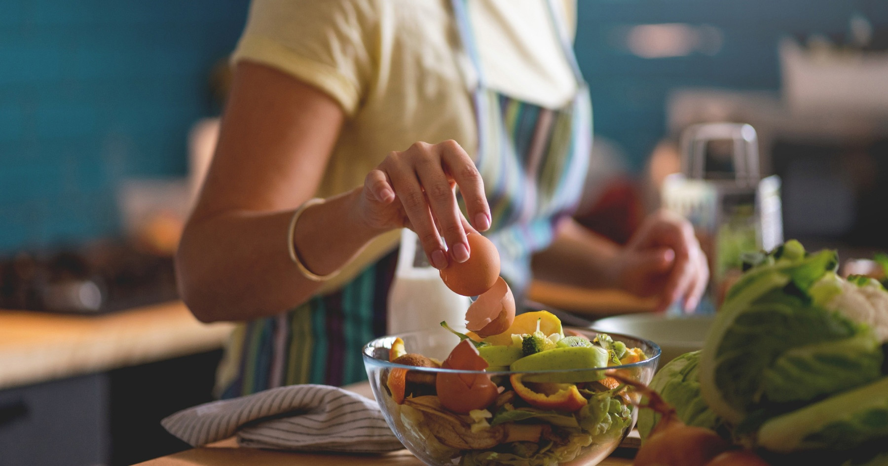 Navike u kuhinji uz koje ćete bacati manje hrane (i tako uštediti više novca)