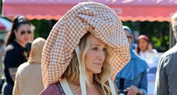 Glumica se pojavila s neobičnim šeširom, ljudi pišu: "Zašto nosi pelenu na glavi?"