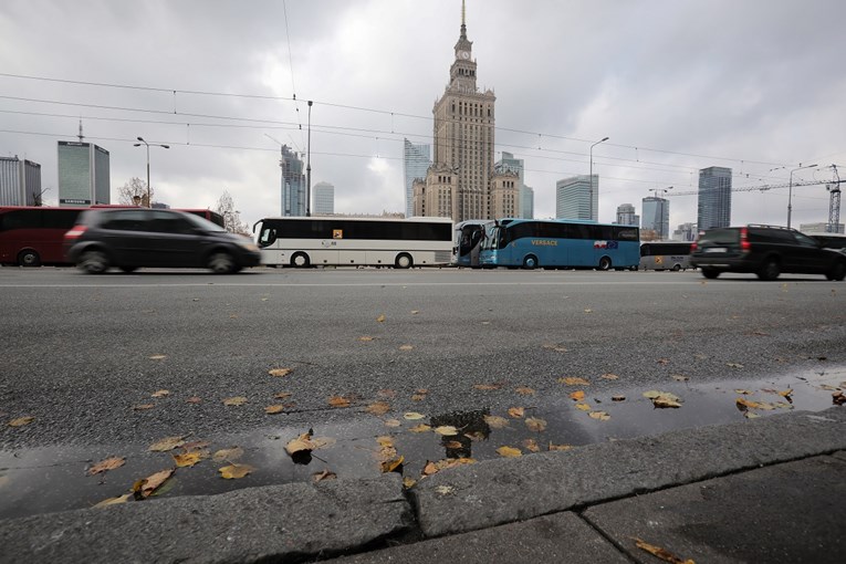Rusija i Poljska imaju rekordne brojeve umrlih, Bugarska zatvara škole i restorane