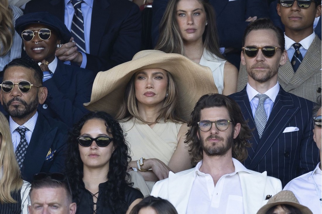 Jennifer Lopez je ogromnim šeširom prekršila pravilo Wimbledona, sprdnje ne prestaju